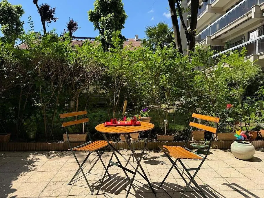 Stylish 1Br With Peaceful Garden In 18Th District Daire Paris 0*,  Fransa