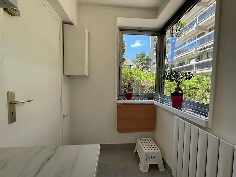 Stylish 1Br With Peaceful Garden In 18Th District Daire Paris Fransa