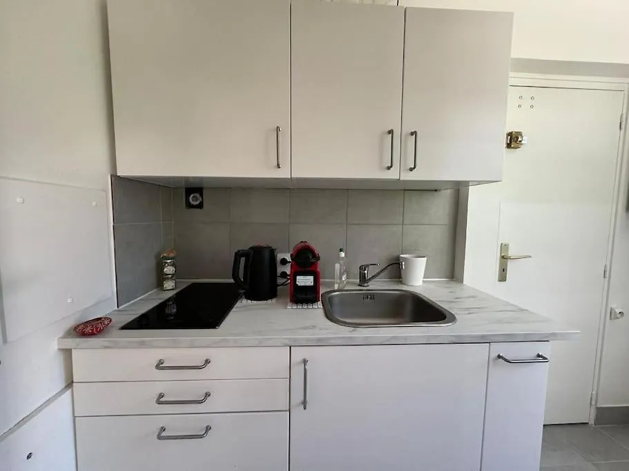 Stylish 1Br With Peaceful Garden In 18Th District Apartment Paris