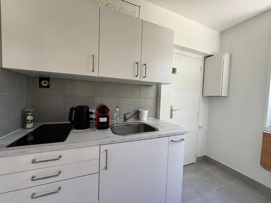 Stylish 1Br With Peaceful Garden In 18Th District Apartment Paris