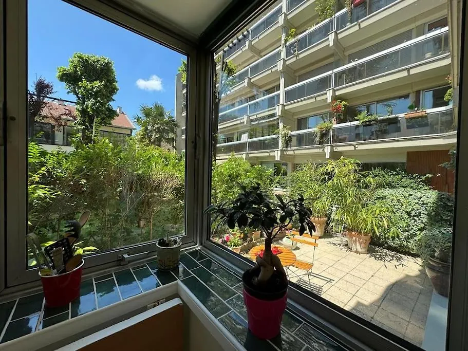 Stylish 1Br With Peaceful Garden In 18Th District Apartment Paris