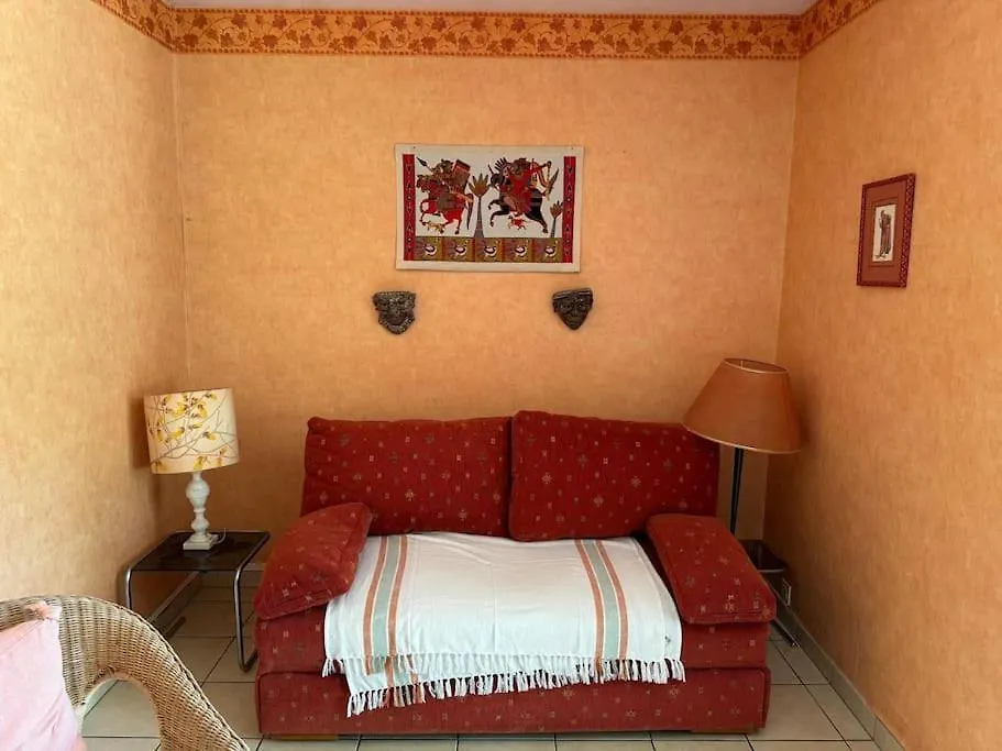 Stylish 1Br With Peaceful Garden In 18Th District Apartment Paris