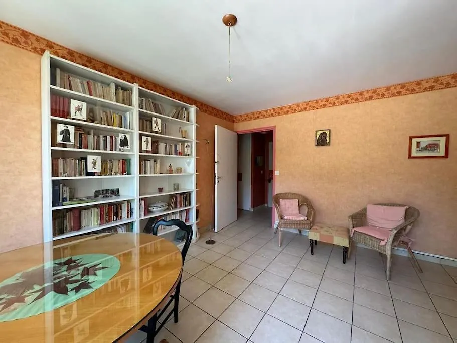 Stylish 1Br With Peaceful Garden In 18Th District Apartment Paris 0*,