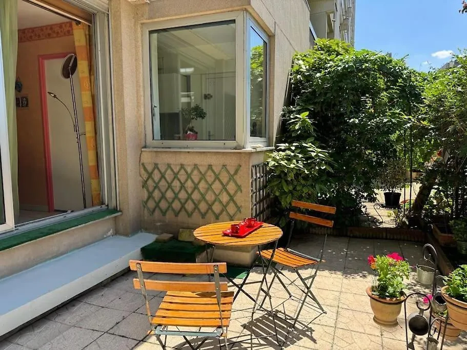 Stylish 1Br With Peaceful Garden In 18Th District Apartment Paris
