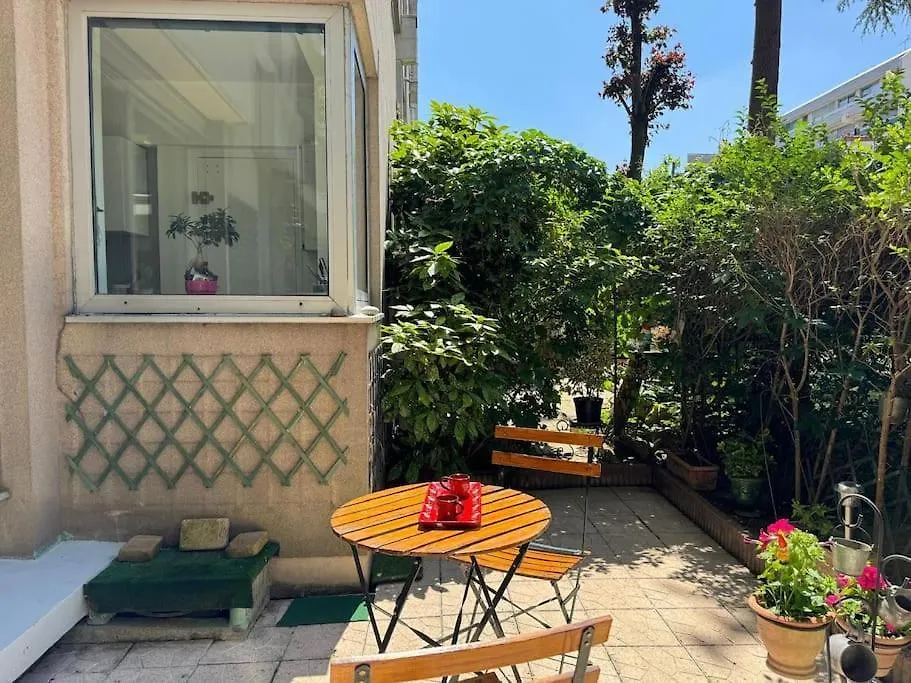 Stylish 1Br With Peaceful Garden In 18Th District Apartment Paris