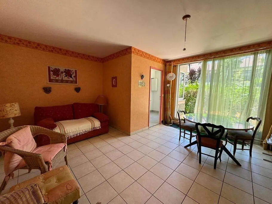 Stylish 1Br With Peaceful Garden In 18Th District Apartment Paris