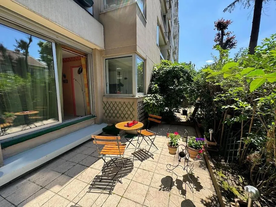 Stylish 1Br With Peaceful Garden In 18Th District Apartment Paris